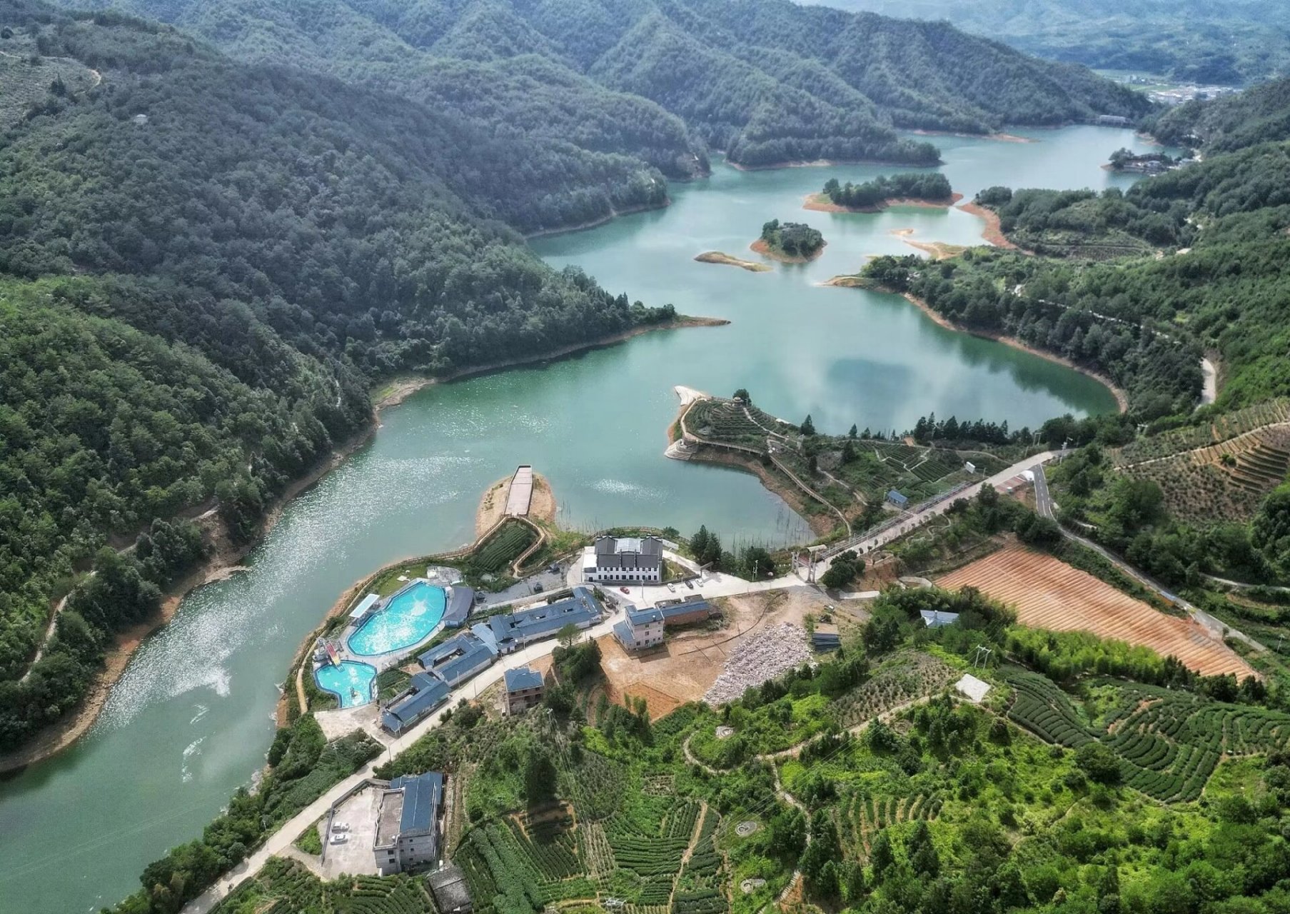 长汀溪源水库 位于长汀县涂坊镇溪源村.库区旅游乡村.