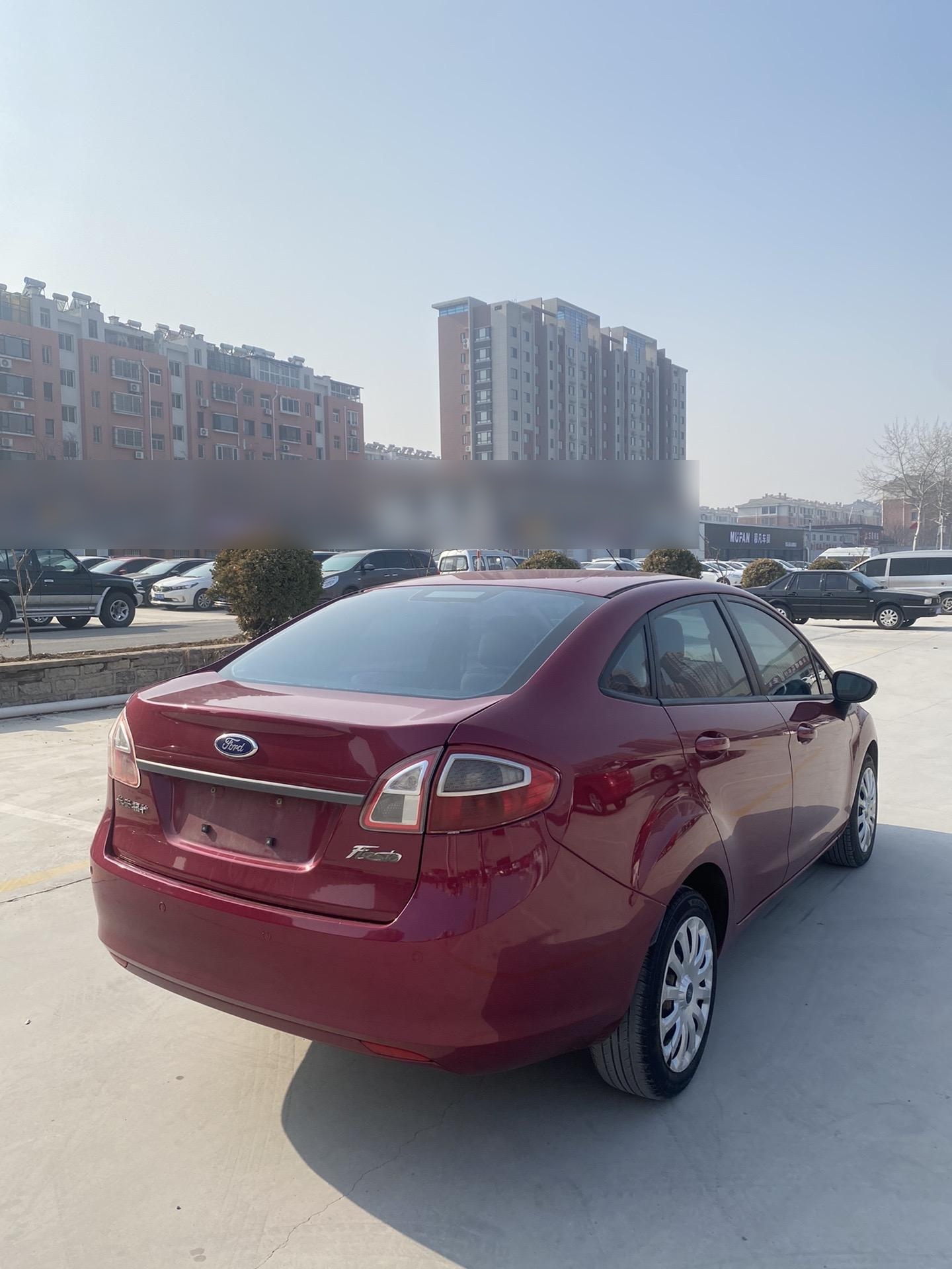 2010年福特三厢嘉年华,手动挡