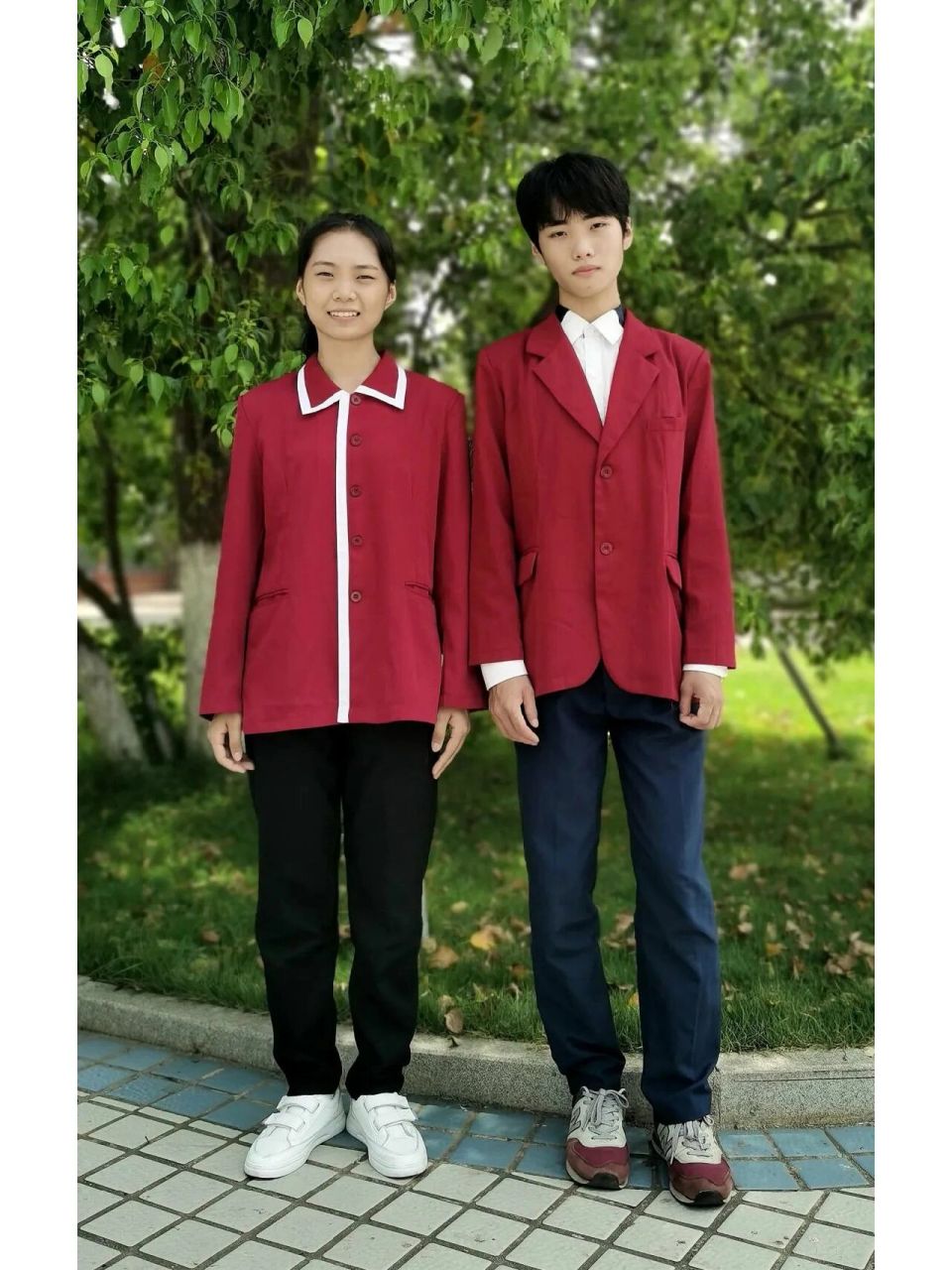 湛实校服 湛江市实验中学的校服,在开学前自己去买哦～(门口就有卖)