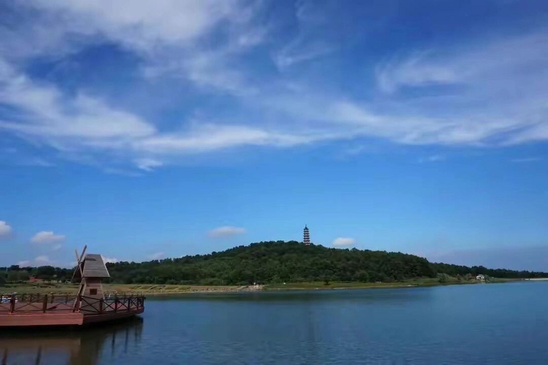 六合美景分享-南京平山森林公园  平山森林公园位于六合区北郊10公里