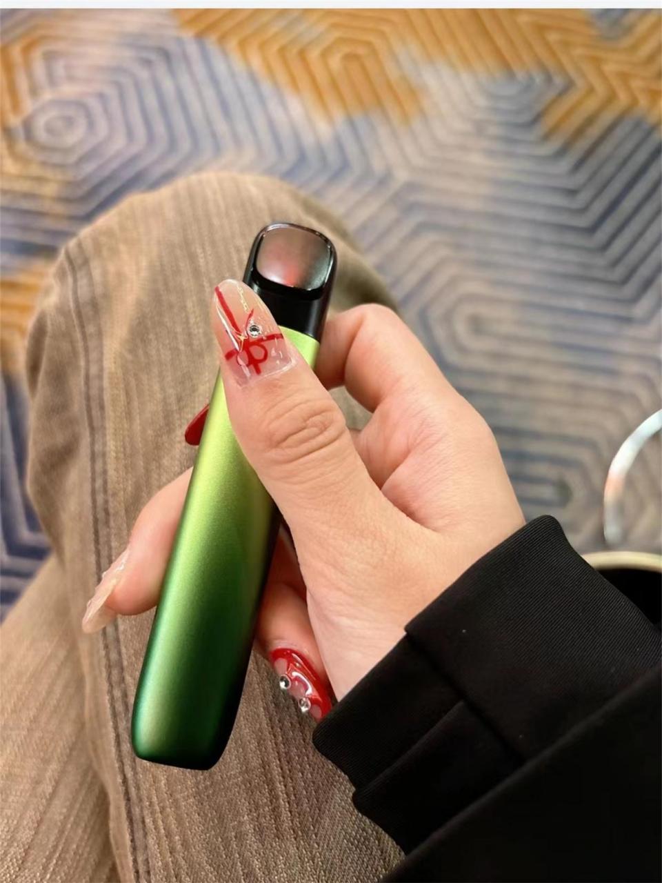 悦刻六,悦刻5,机器人:推荐选硅胶材质,防滑耐磨,贴合度好.