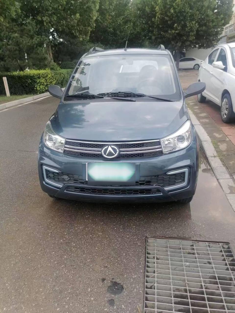 新到丽驰v6六块电瓶油电两用,72伏3500瓦电机,倒车影像,四门电动,带