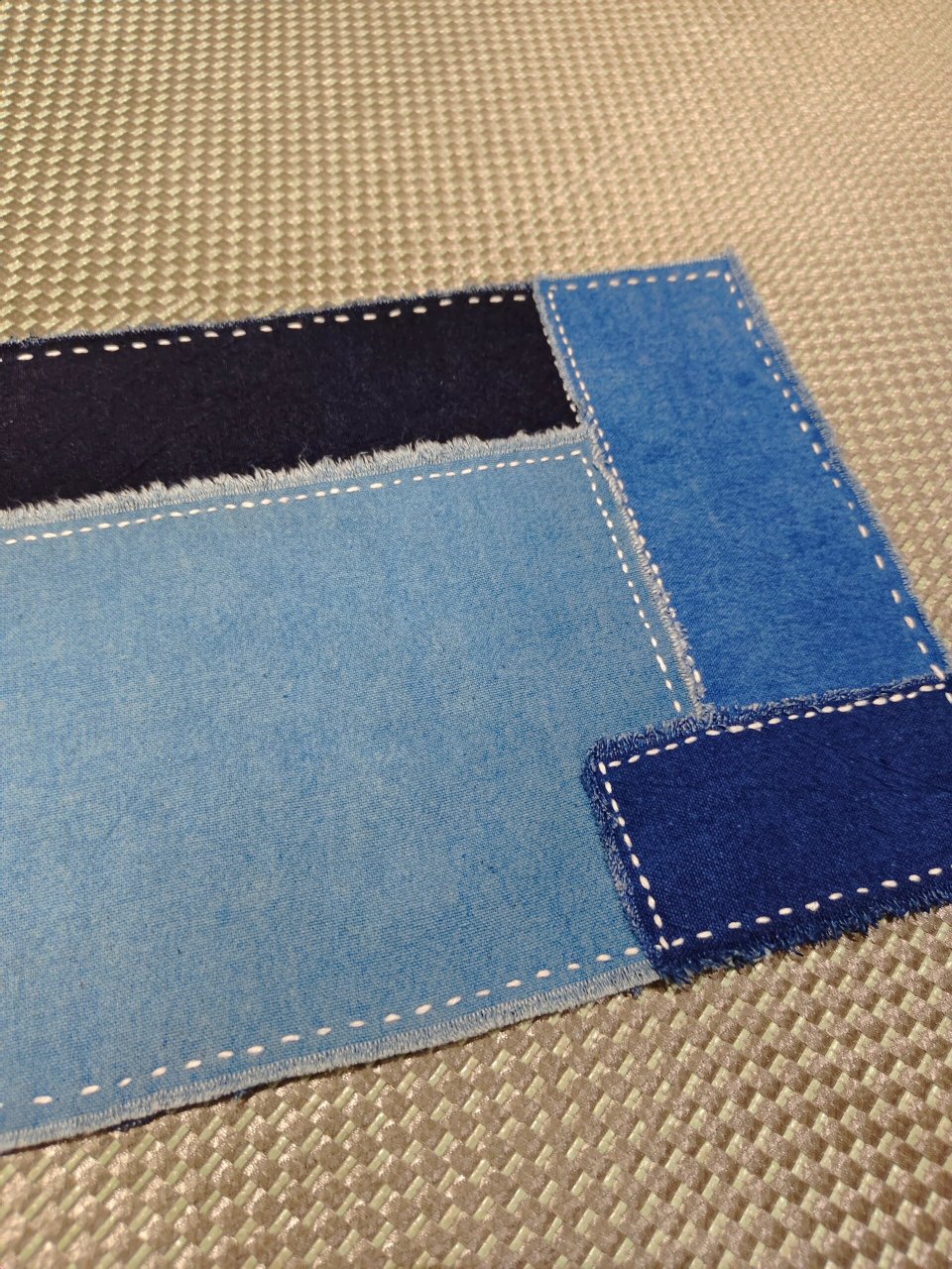 做了2种拼布方案,选了方案二 没有看到类似的教程,刺子绣密密缝太费