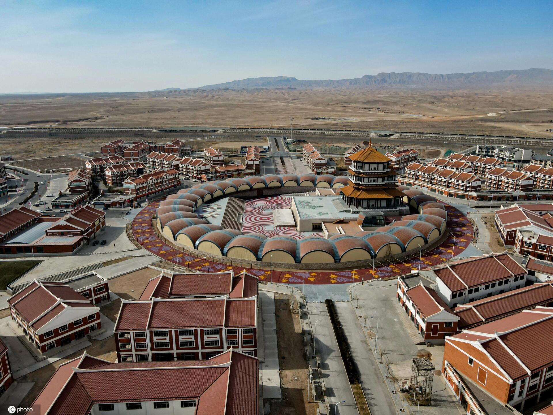 闽宁镇 现在的闽宁镇位于银川市郊的永宁县,刚开始时叫玉泉营.