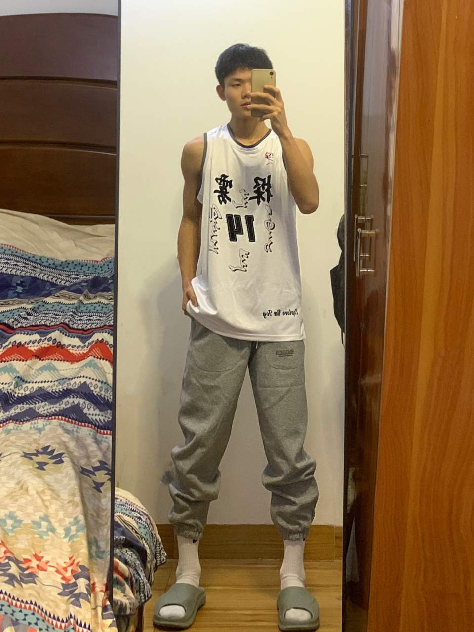 无效介绍:大16615 篮球体育生 179 六块腹肌 我的建议是看到最后