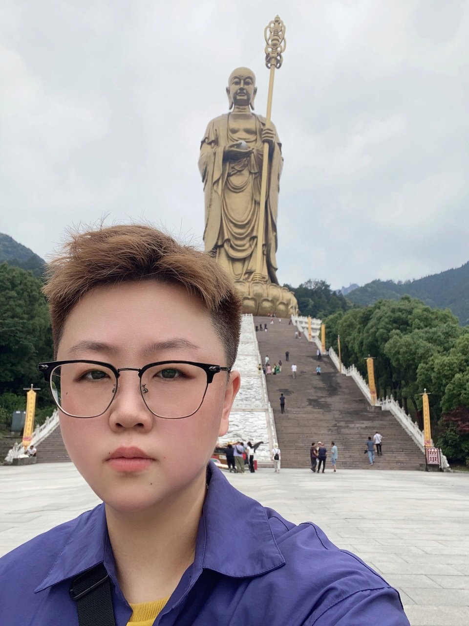 图一空中 在百岁宫天然睡佛拍的 同事姐姐说我被拍的这张照片 很有