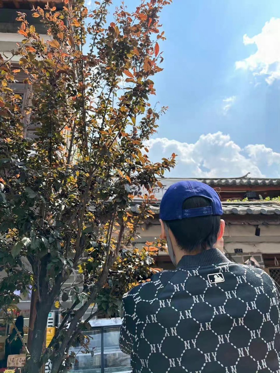 罗云熙拍照背影#想看罗云熙的自拍05!#罗云熙