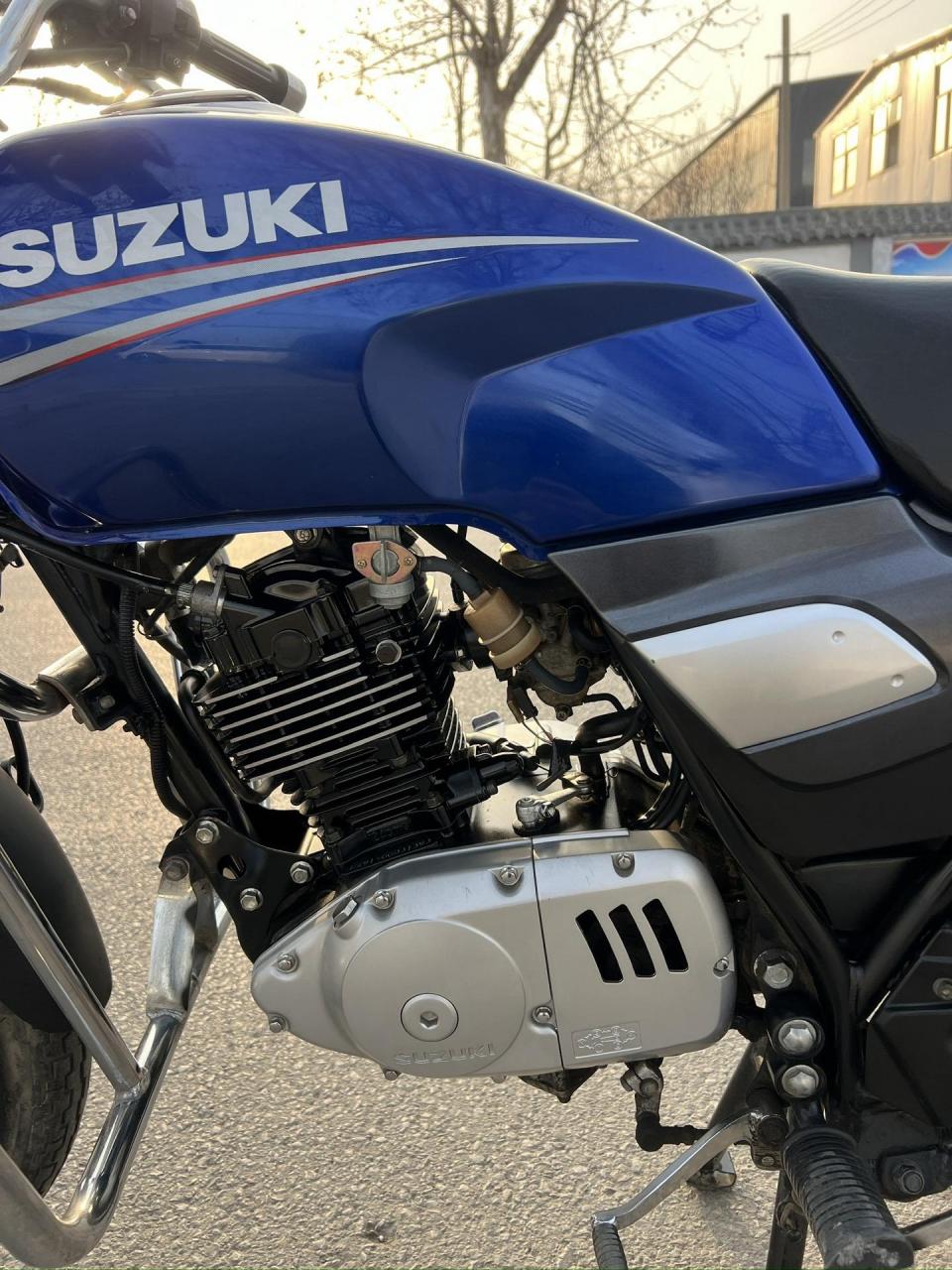 运动版铃木钻豹125,经典再现,整车全原装,发动机声音纯净,没挂牌,原车