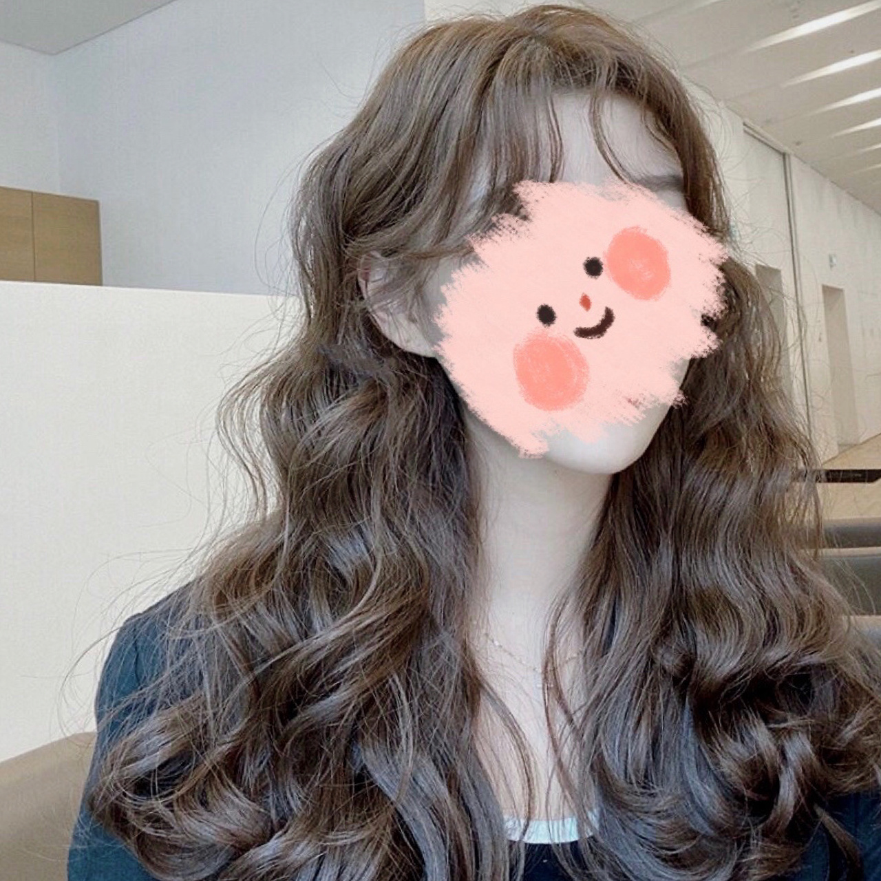 现在都流行法式烫发,慵懒随意的卷发! 洋气十足,一点不老气的卷发!