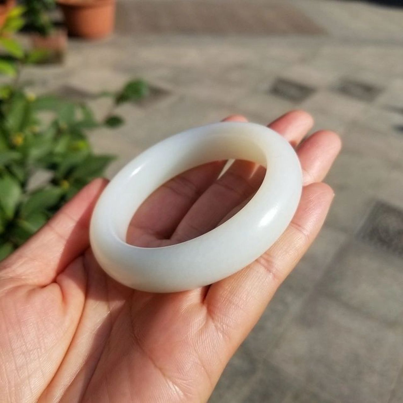 新疆和田玉于田于阗山料羊脂白镯,2w,可入 内径:53.