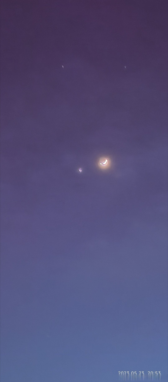金星伴月 今夜,月明星稀,但是,月亮仿佛多了一份陪伴!