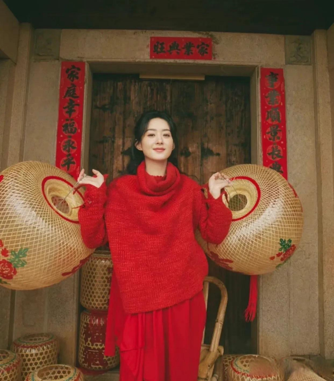 如果来了泉州,有机会去蟳埔村看看吧,生活在那儿的女人头上都戴簪花