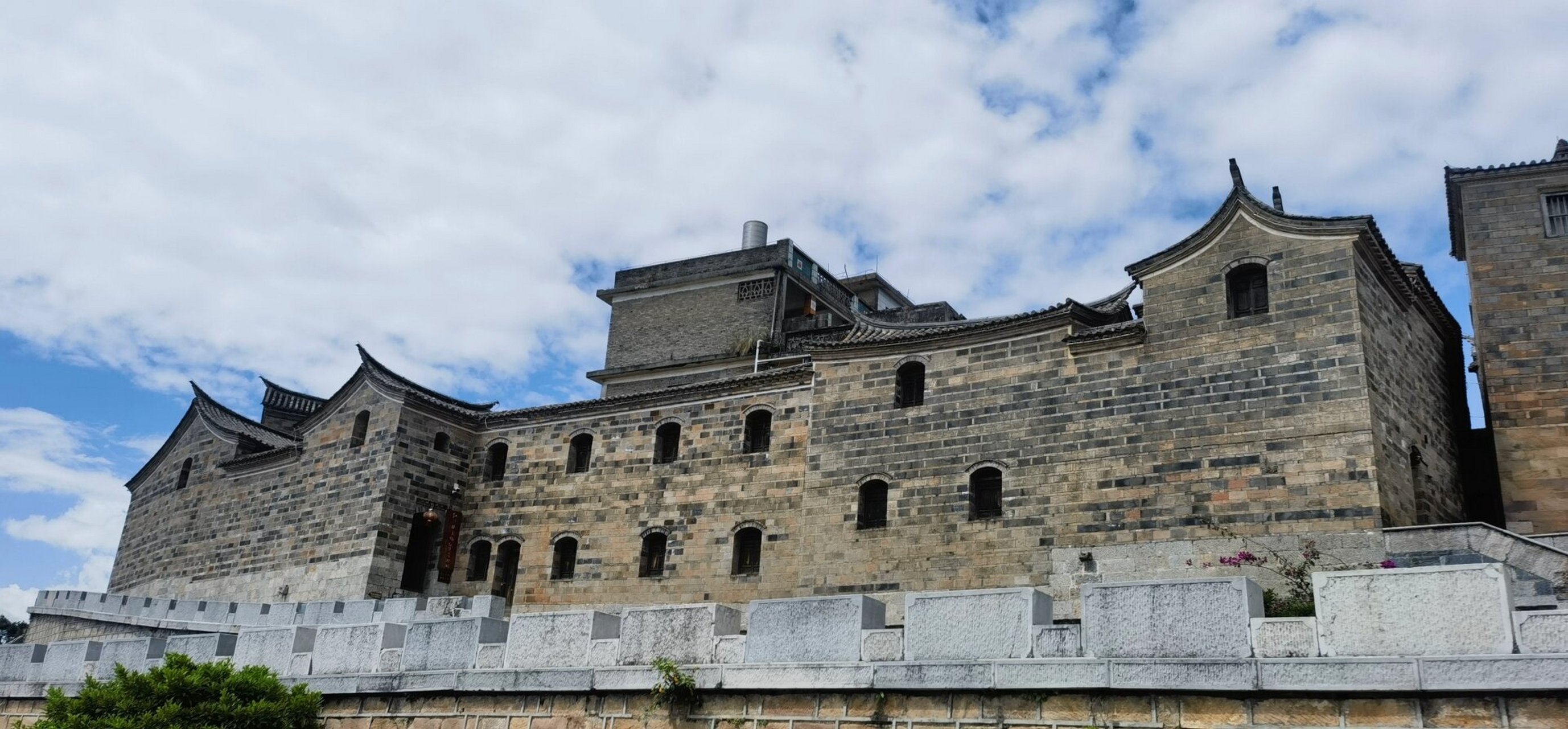 迤萨yisa滇西南古驿站 作为茶马古道上的重要驿站—迤萨,位于红河县.