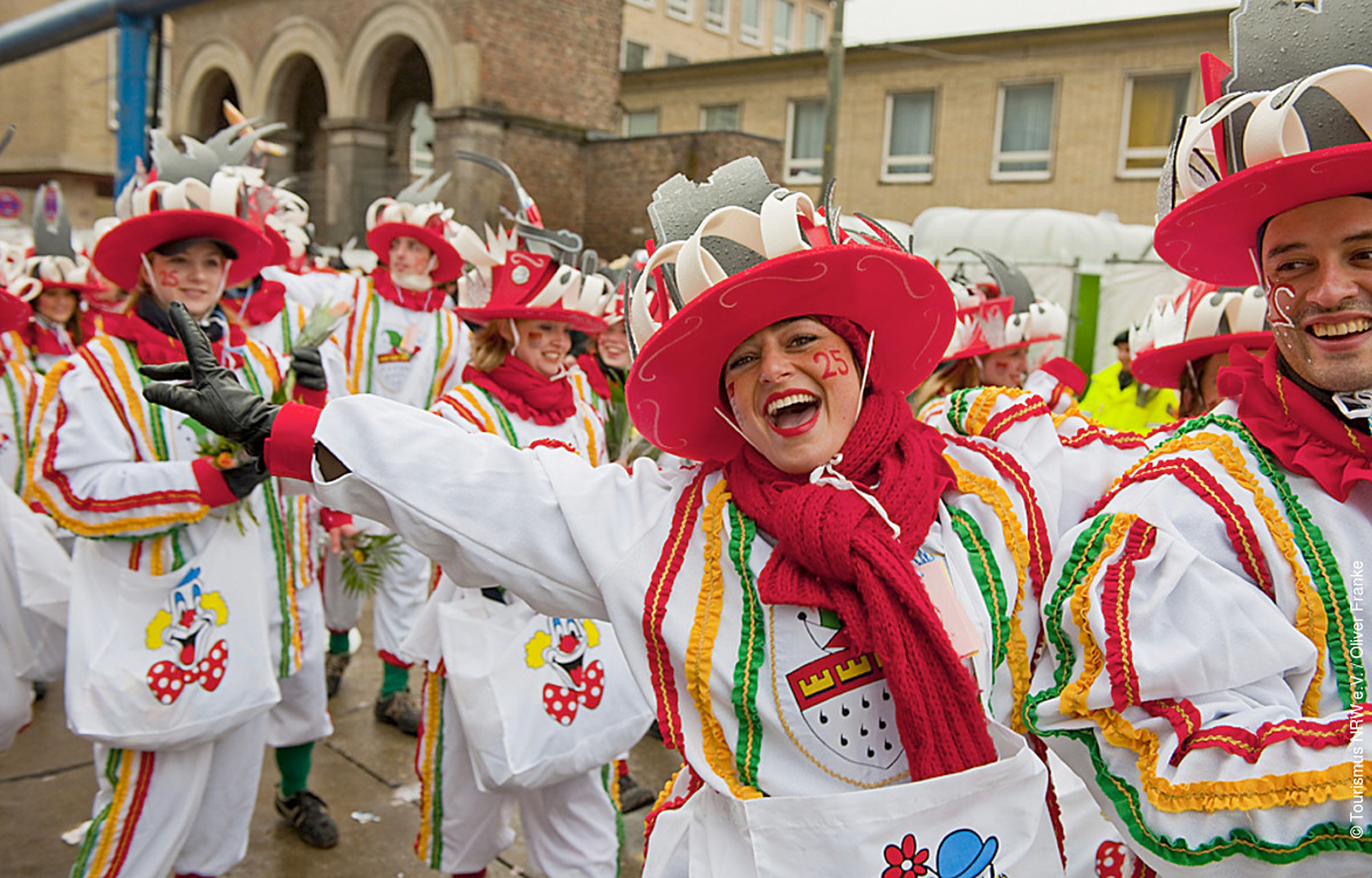 germanyawaitsyou##德国节庆活动速览#今年是科隆狂欢节成立200周 !!