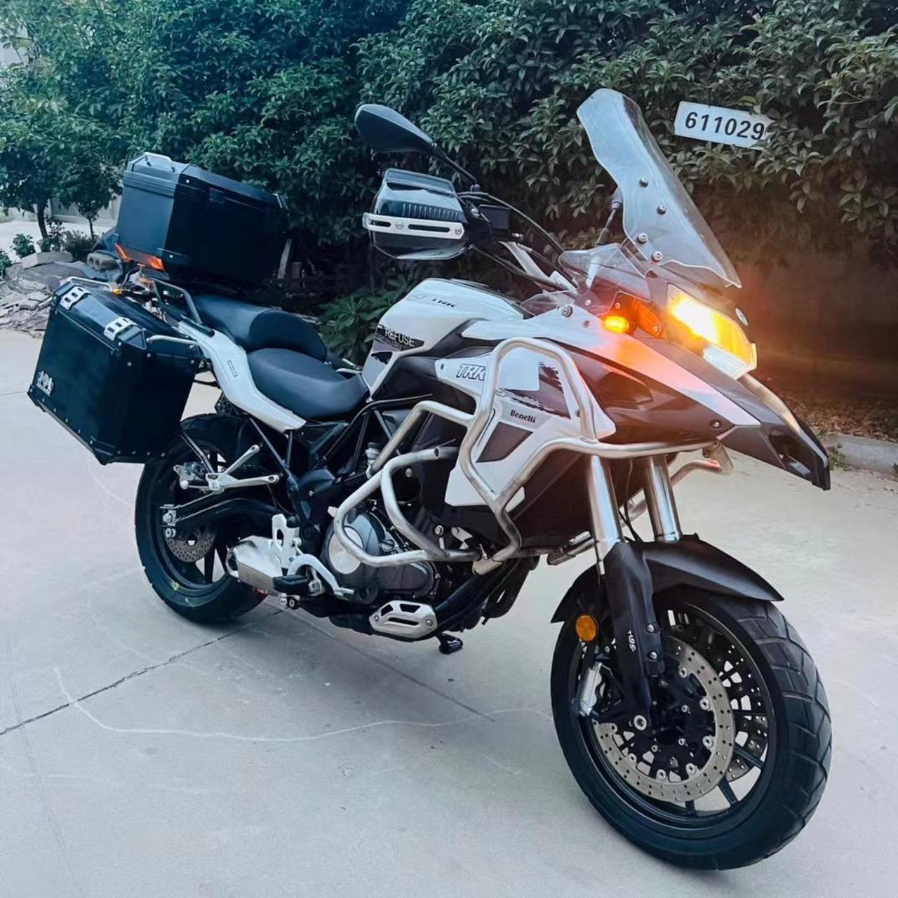 19年贝纳利金鹏502trk版水鸟拉力,高配abs版,液晶仪表,铝合金三箱齐全