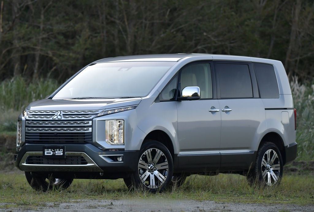 另外一个事:这两天爆出三菱得利卡d:5这个月底会到达天津港,而且连