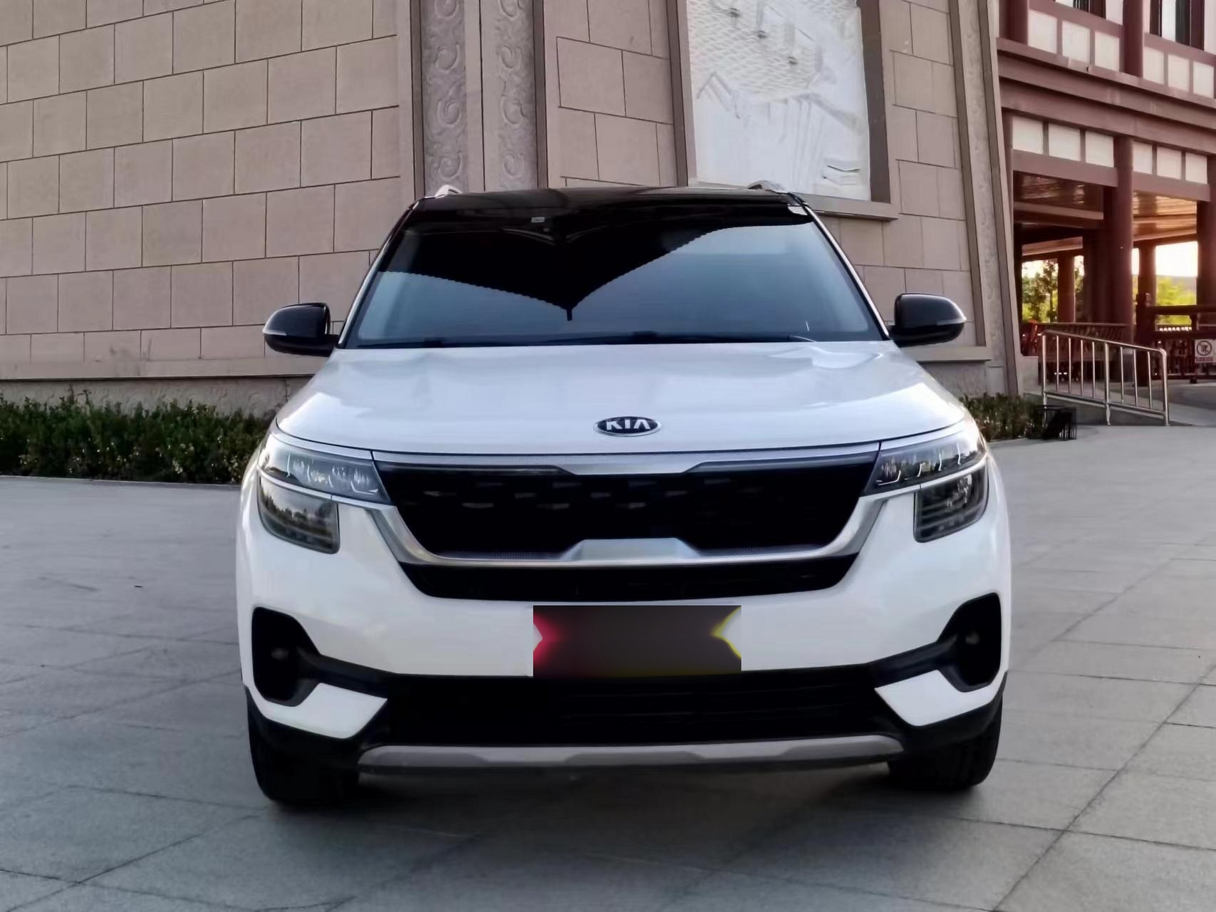 最新到店2021年3月7入户起亚kx3,1.5智慧版新车指导价:12.