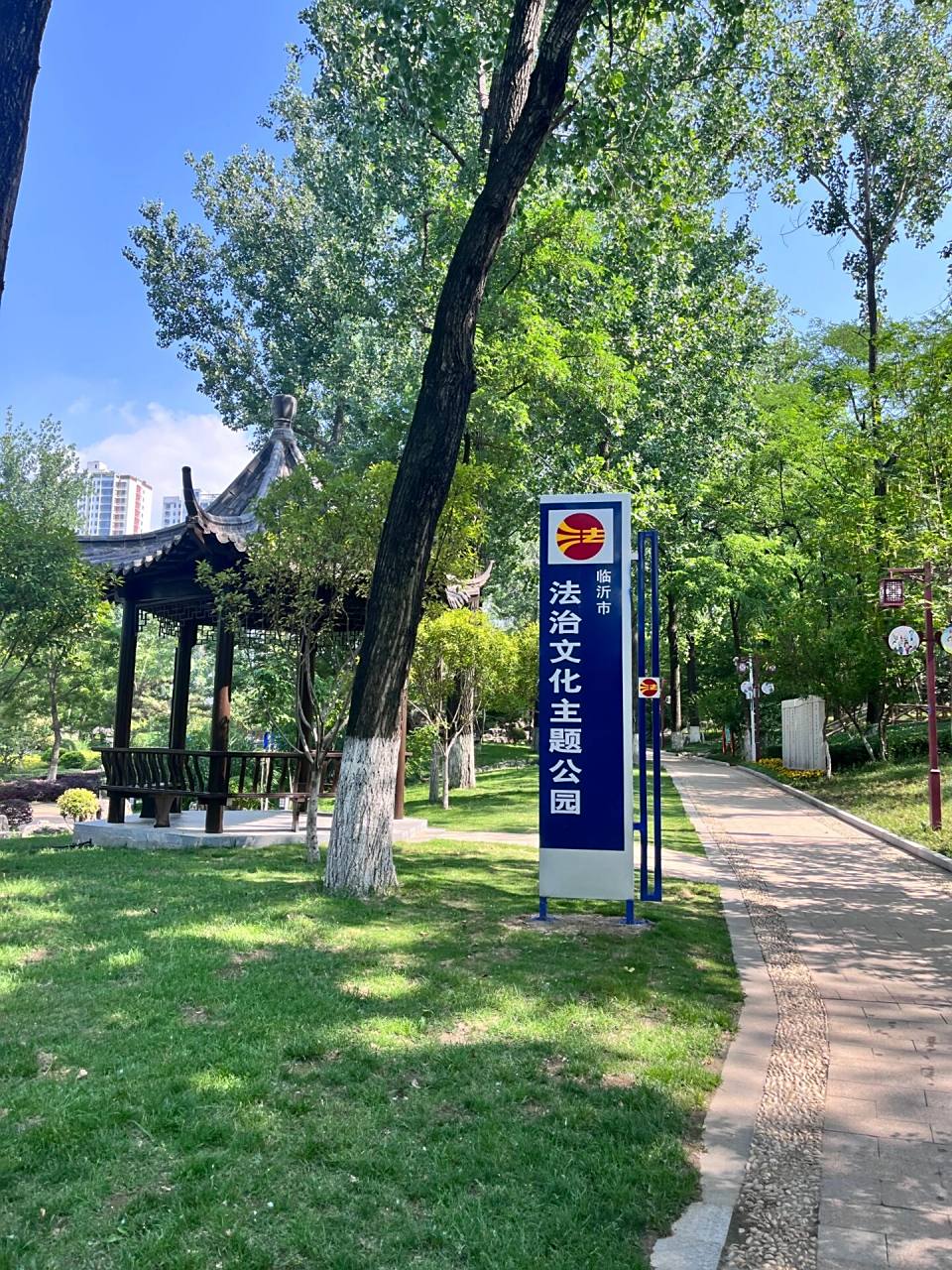 临沂人民公园 临沂人民公园位于老城区,人民公园的整体设计很别致