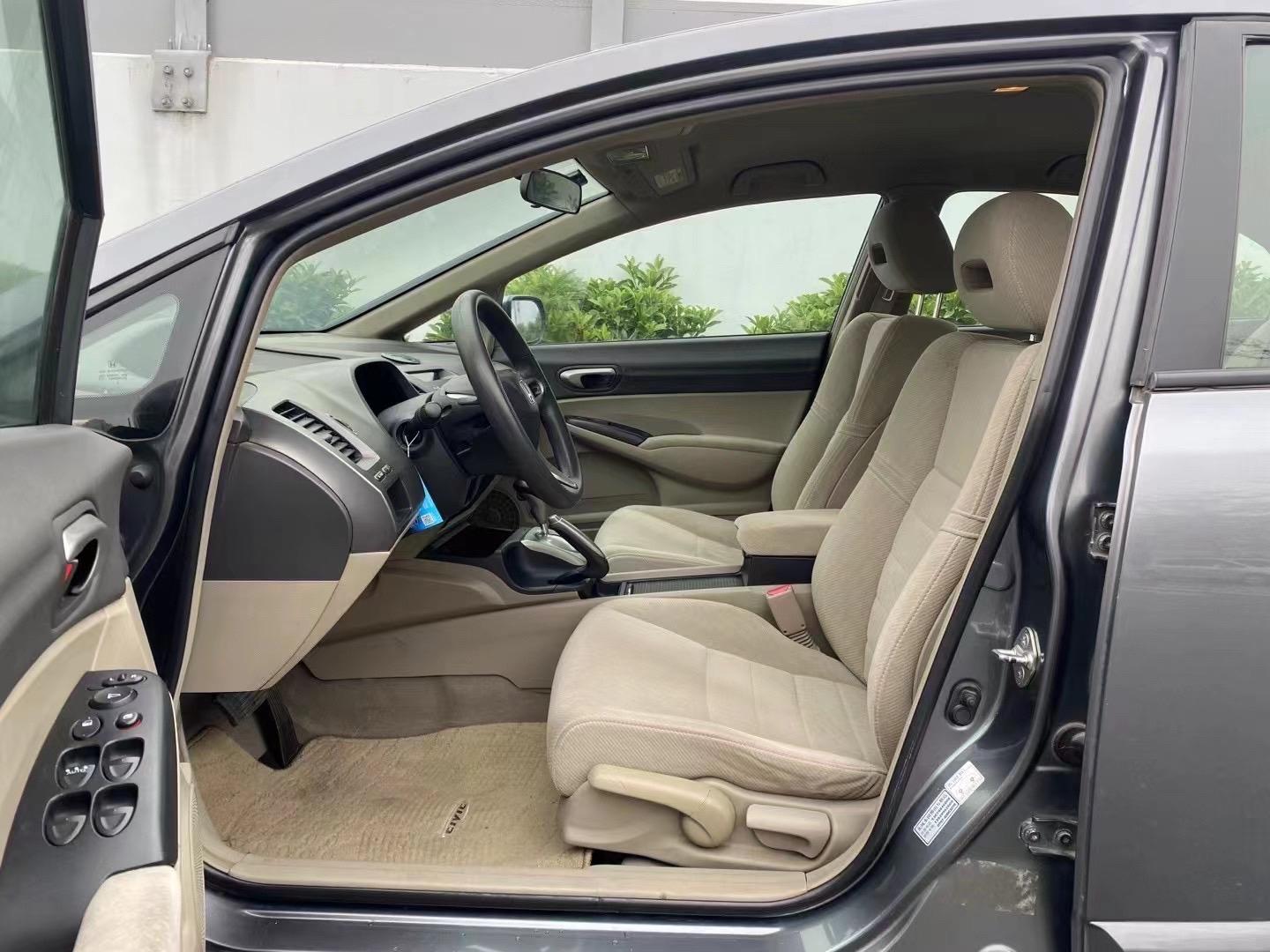 5代,经典的外观,流线的设计,精致的内饰 2010年车仅13万公里哦!