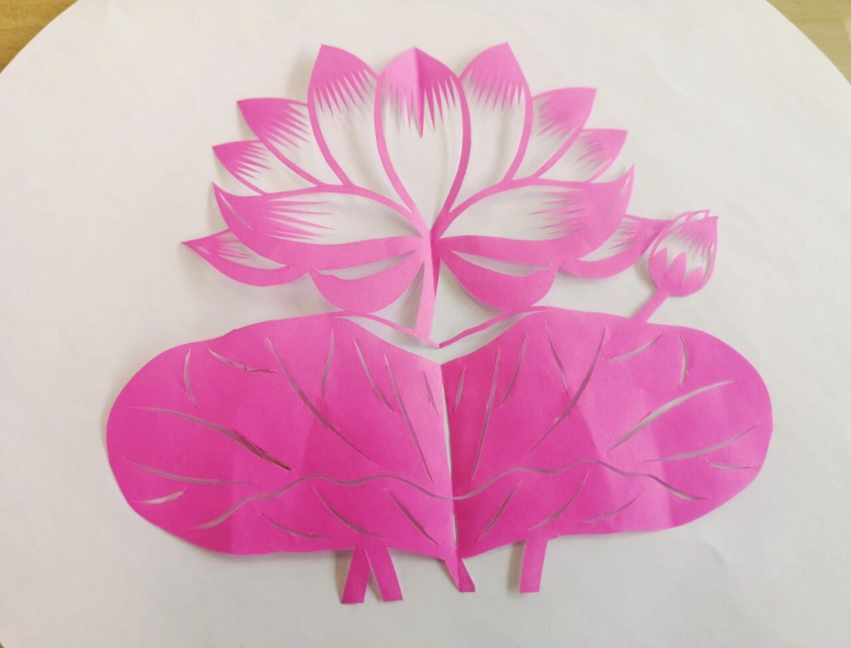 花朵剪纸对称图片