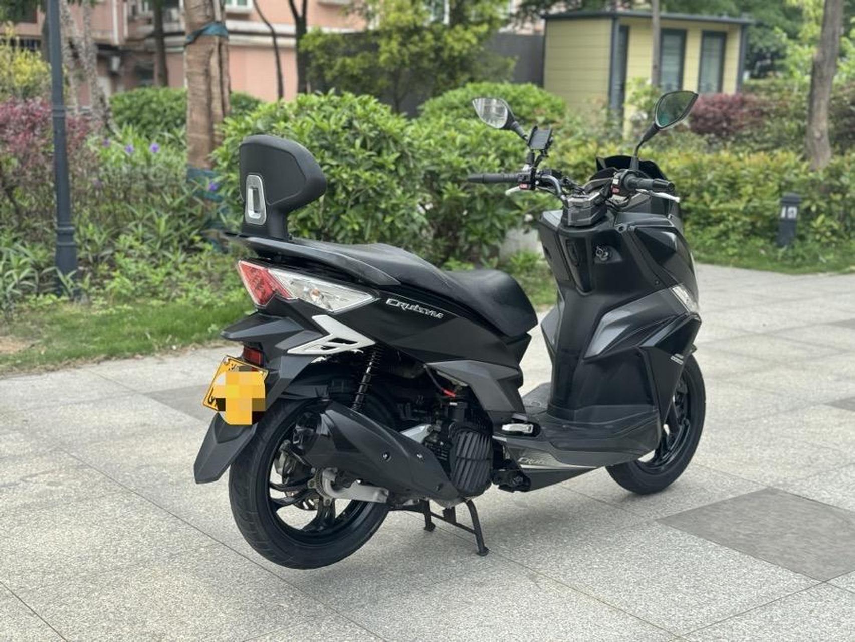 三阳巡弋cruisym150踏板摩托车.