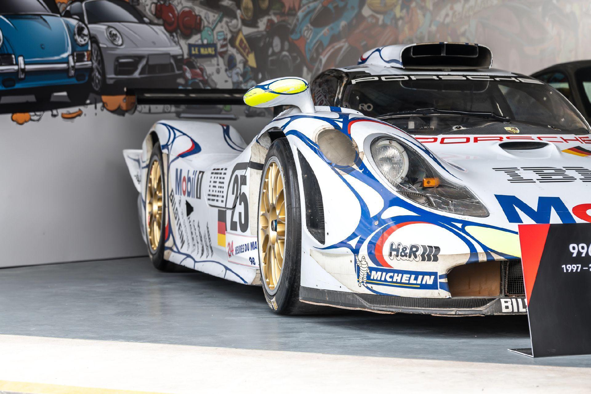 神兽保时捷911 gt1.