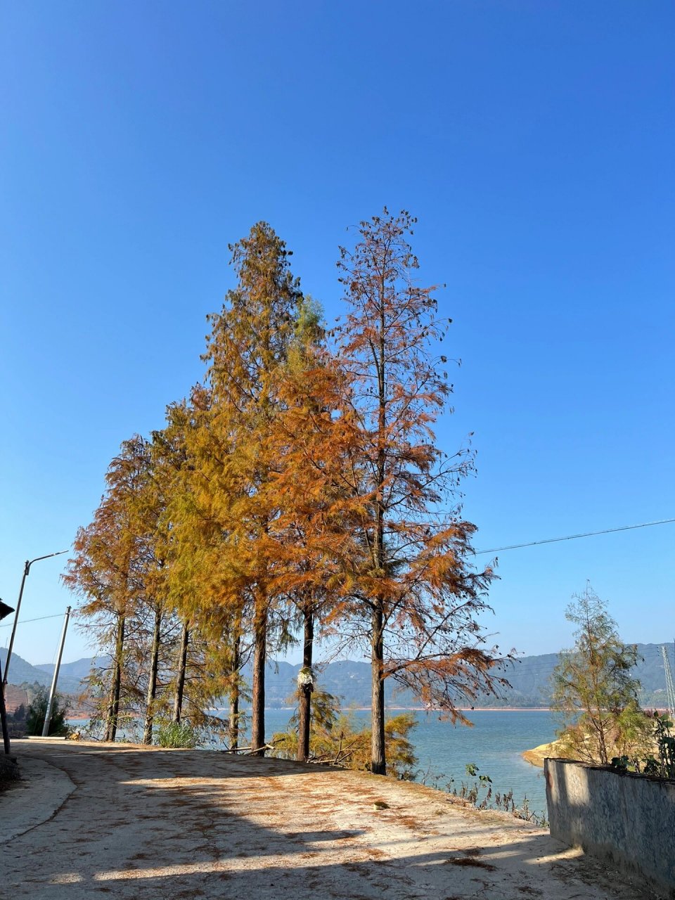 广东海拔最高的山顶水库 潭岭天湖位于连州市东北50公里的浮山之中,由