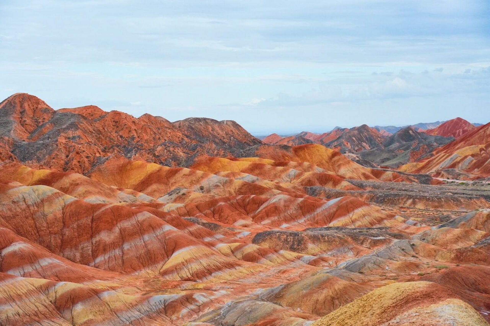 张掖·七彩丹霞丨上帝打落在人间的调色盘 从祁连山脉下来,穿过褶皱的