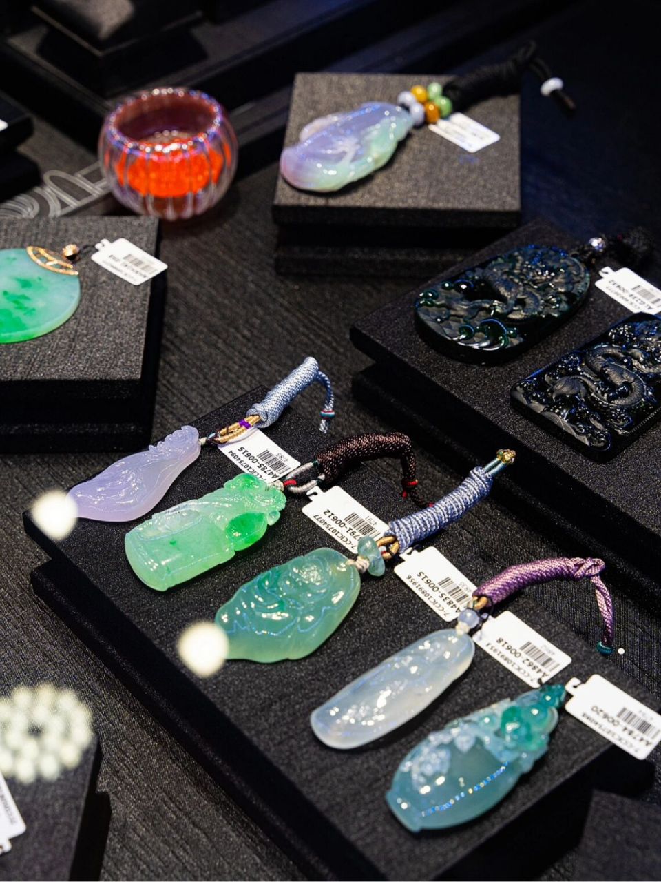 腾冲翡翠知名品牌,成为新一代的翡翠大王 董官村建村三百多年,由于该