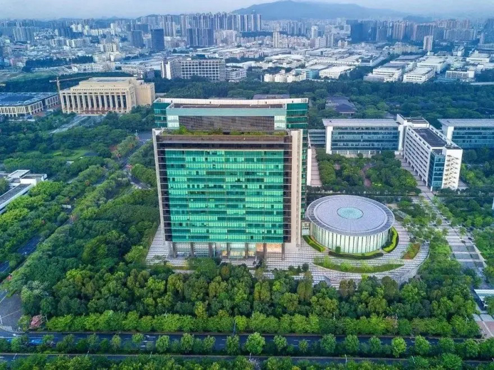 华为南方工厂入职流程及须知 填写入职简历后,一共有三大主要流程: 一