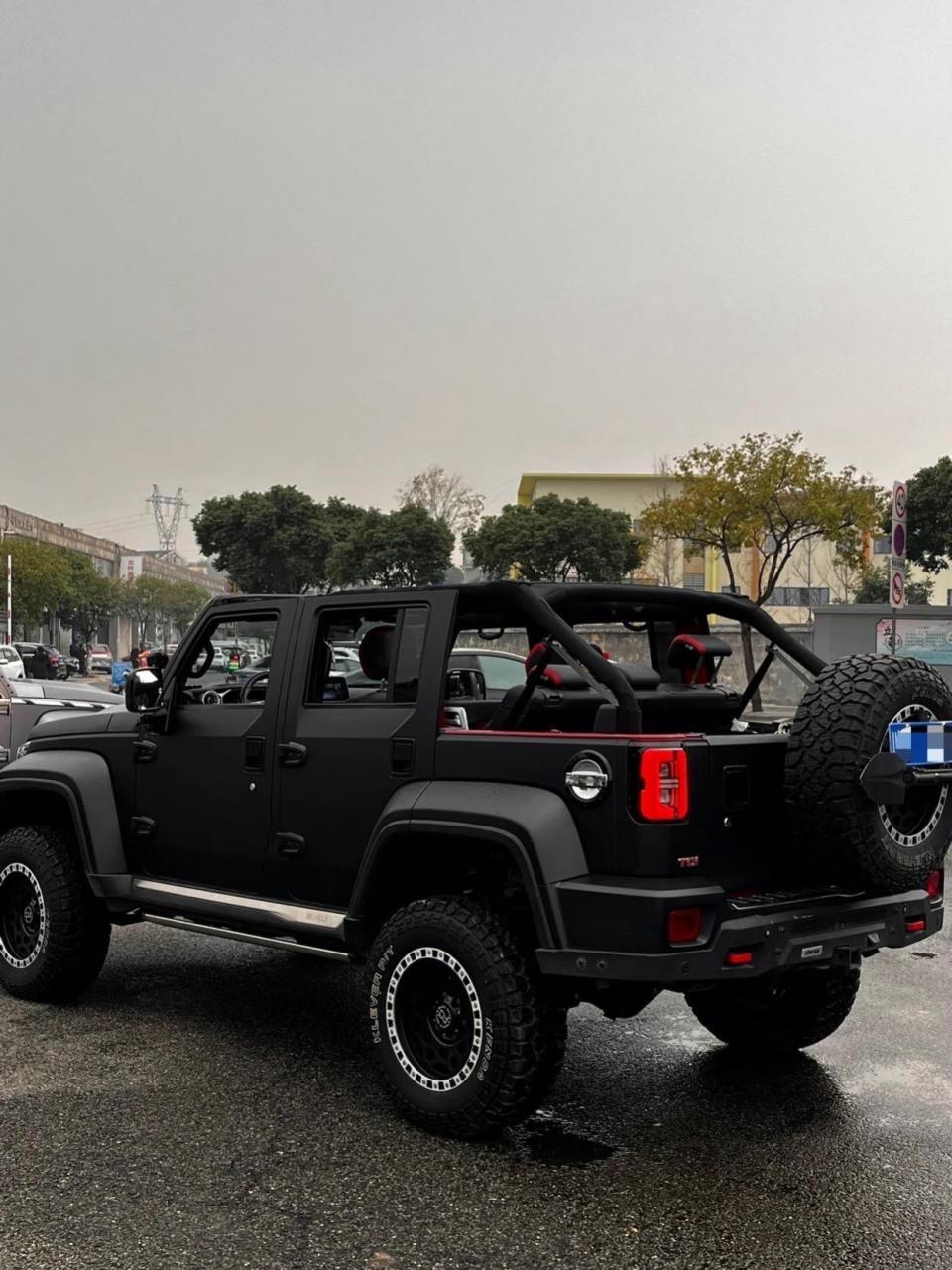 bj40荣耀敞篷版来啦,13来万的价格,真不错.