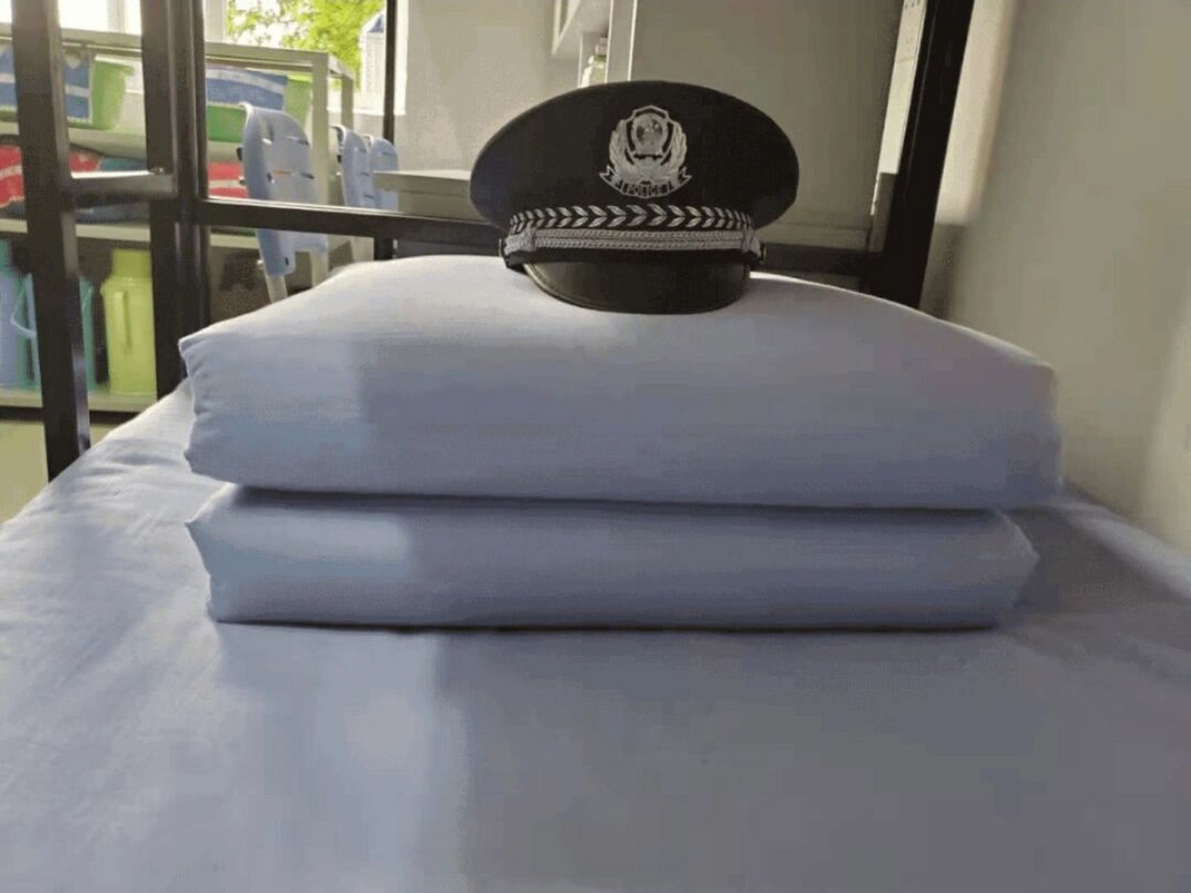 安徽警官职业学院警察系宿舍以六人间为主,两张上下铺两张上床下桌