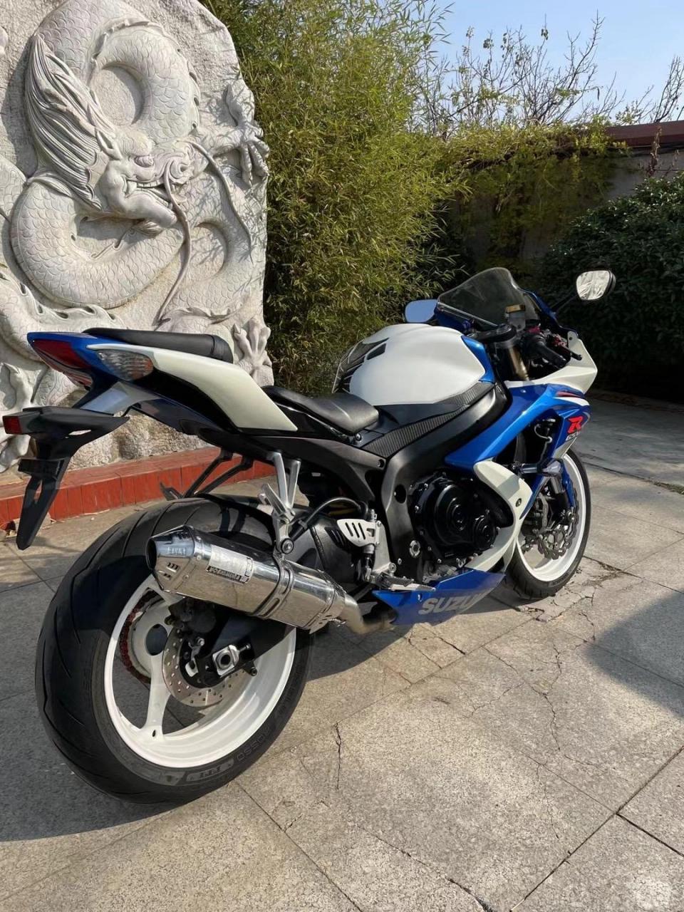 铃木k8小r  前后全新轮胎 整车0瑕疵 0瑕疵 实表4w公里铃木gsx600