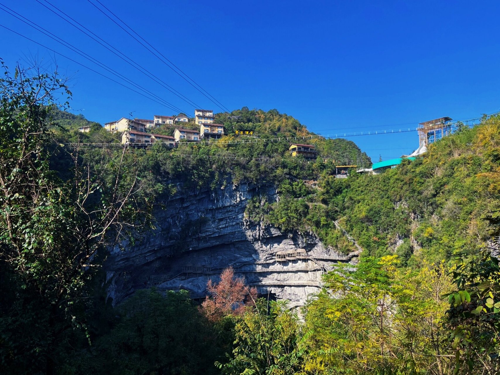 棉花天坑一人行旅行攻略来了~ 交通:从县城出发已确认没有直达的班车