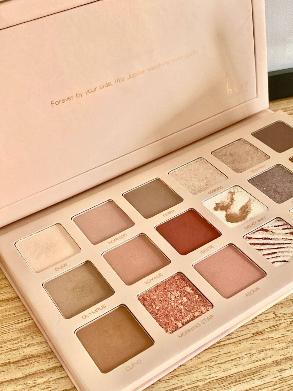 小众好物·国货之光heir彩妆 这个牌子刚成立的时候我就入了粉霜 当时