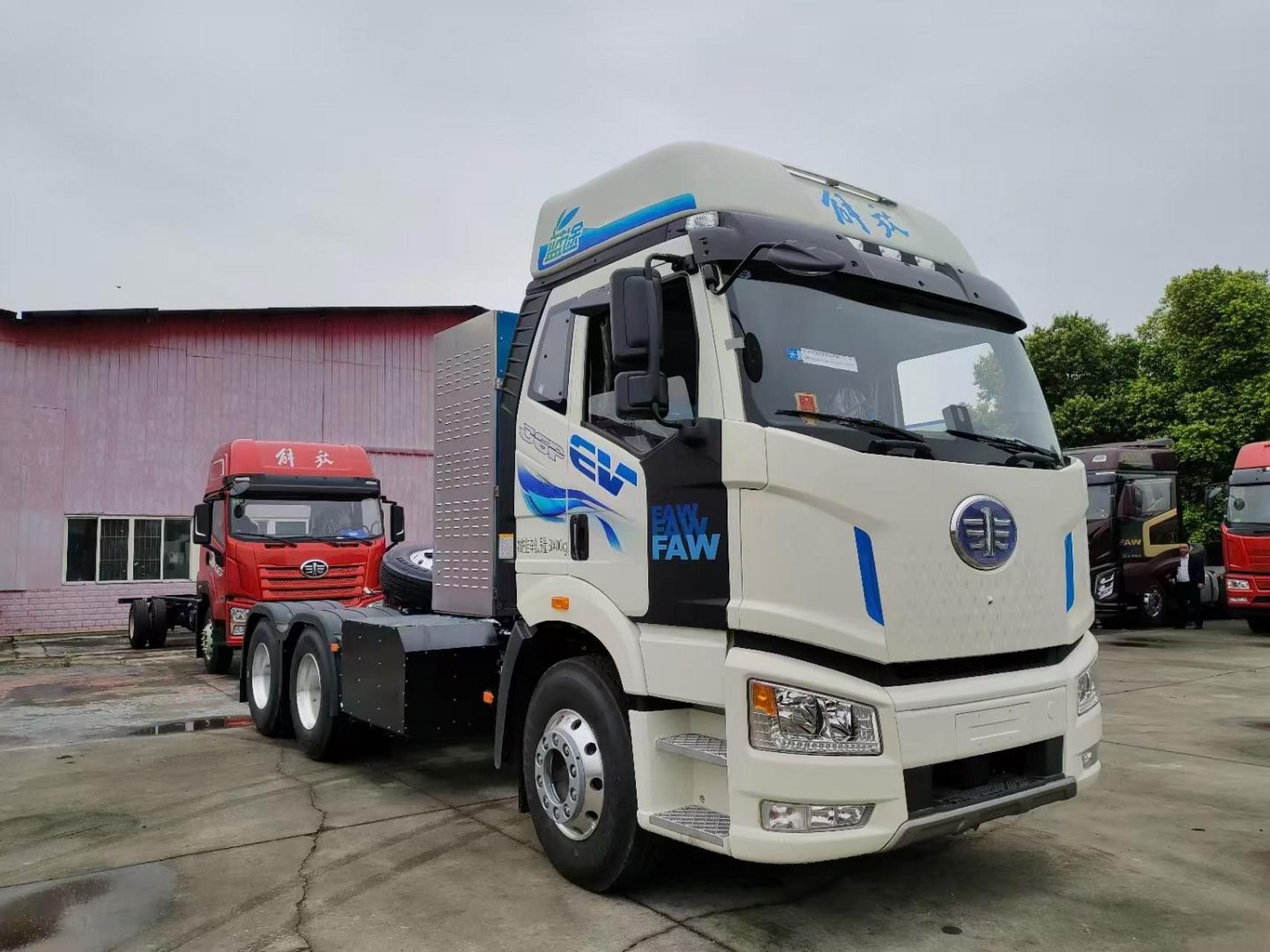j6p-423kwh纯电动6x4轻量化牵引车,自重仅10吨,平均电耗1.