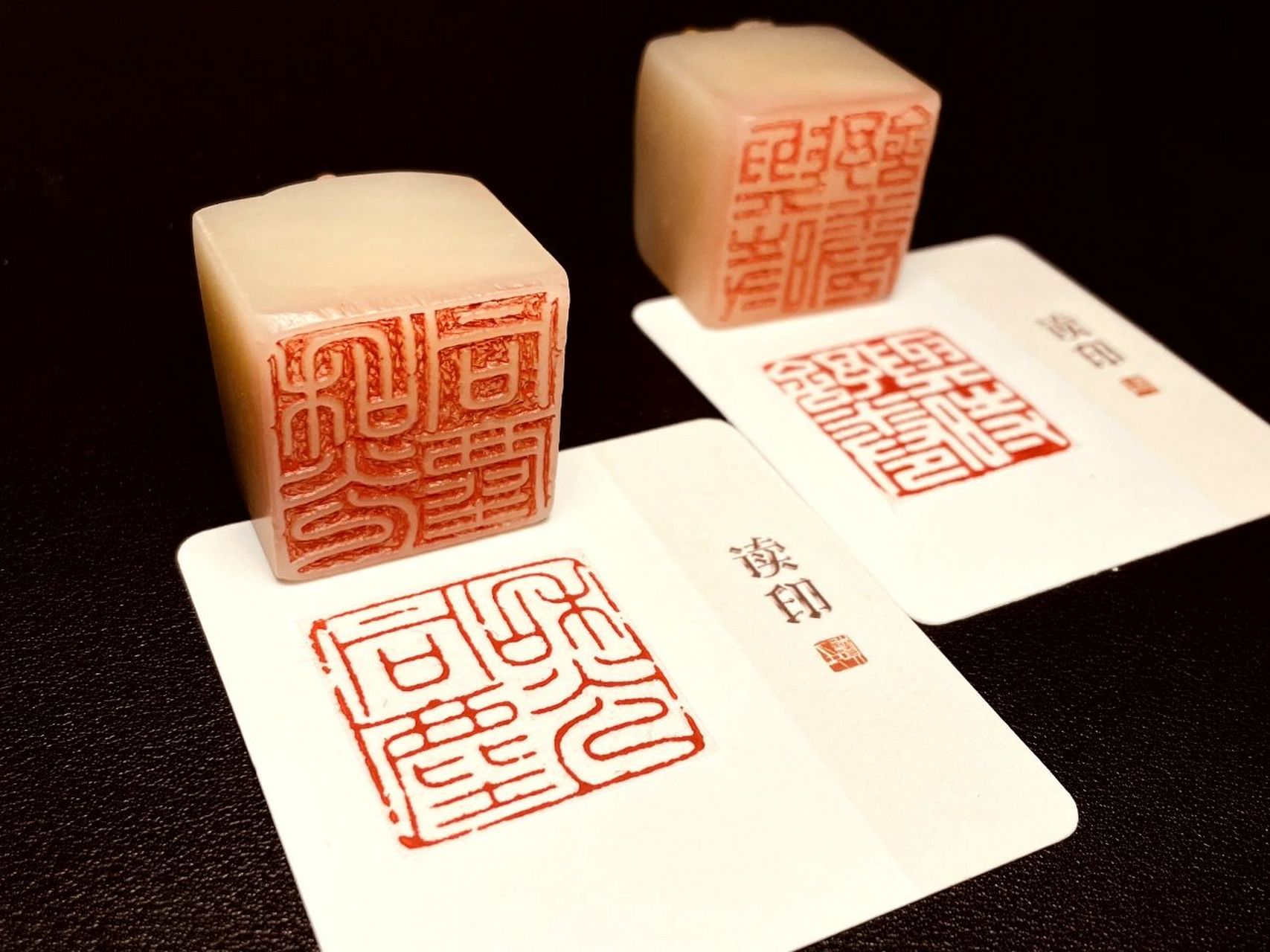 定义方式 朱文印:文字部分是红色的印泥的话,也可以被称为阳文印.