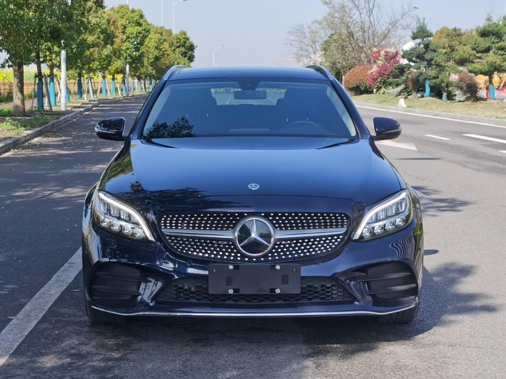 98万元.奔驰c260旅行版 售价:23.98万元 上牌日期:2021年6月 1.