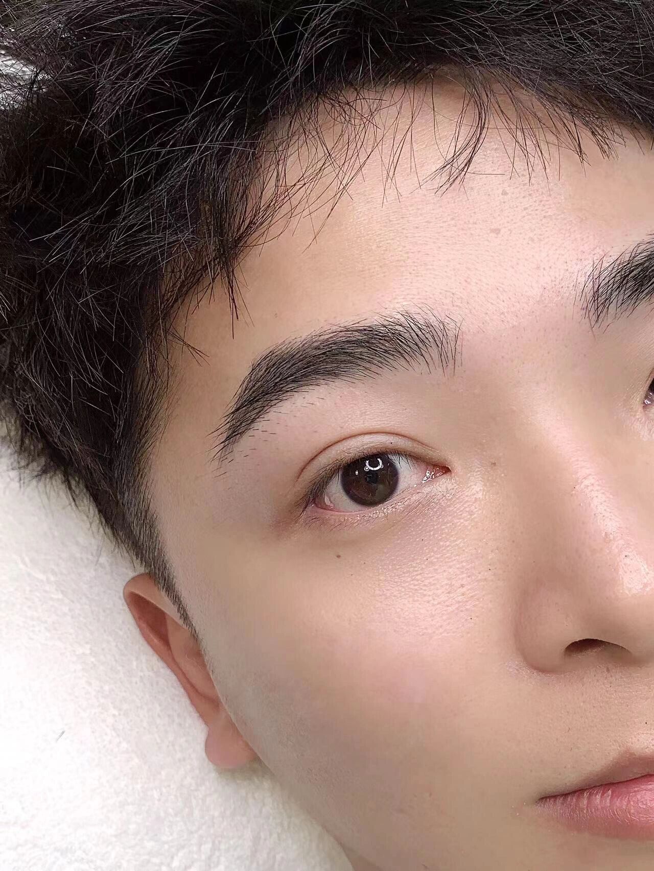 男士眉  做眉毛不再是女人的专利 阳光的眉型让男士更帅气
