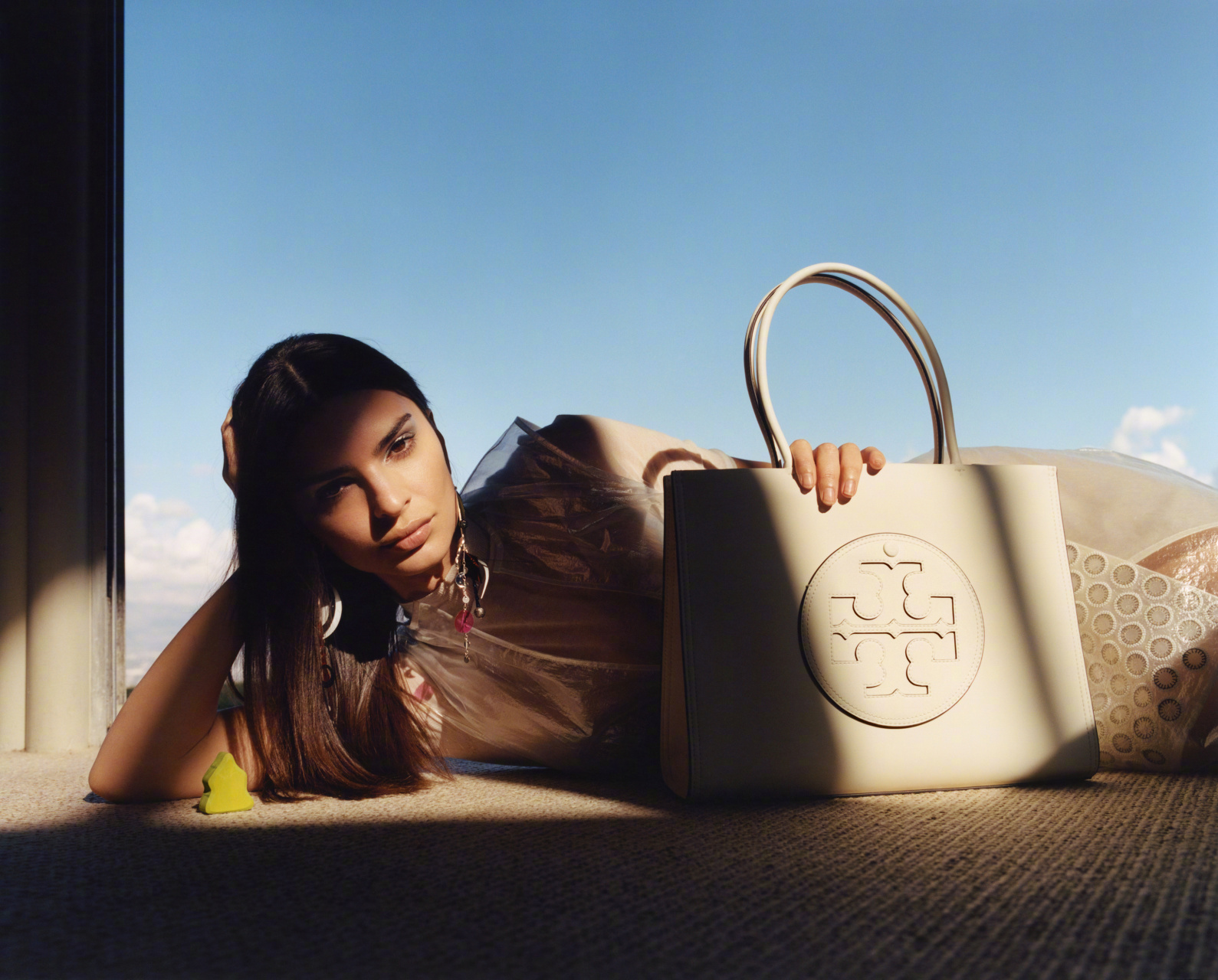 tory burch推出ella bio系列手袋,将品牌具有标志性与受欢迎的手袋