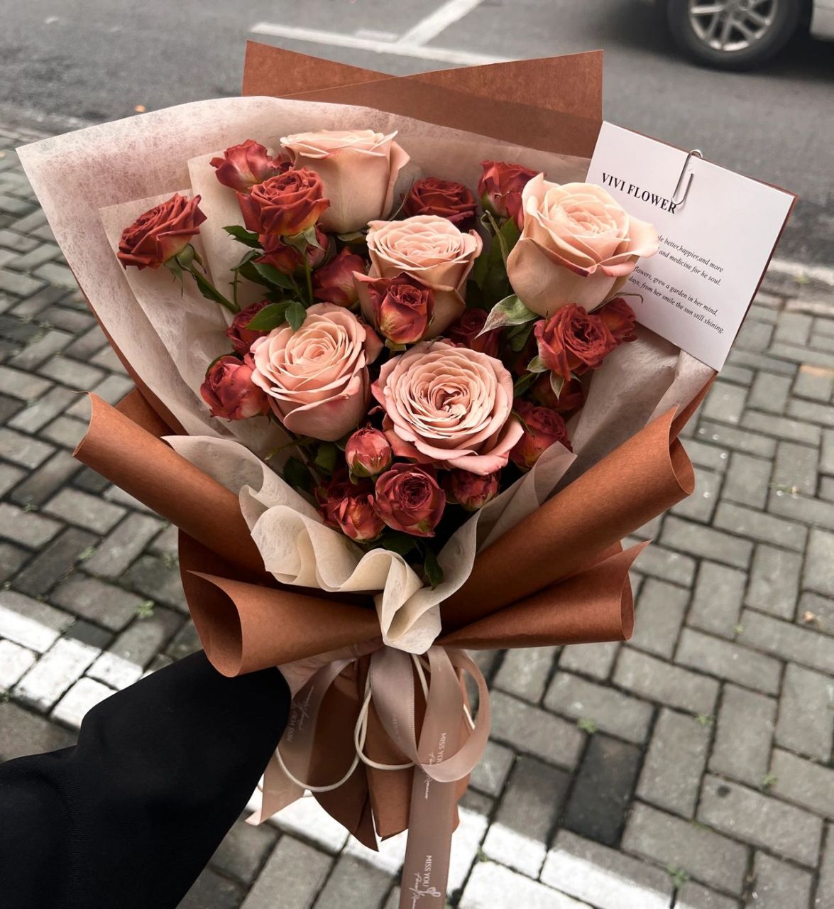 卡布奇诺玫瑰花语 卡布奇诺玫瑰花语:"与你不期而遇,注 定美好.