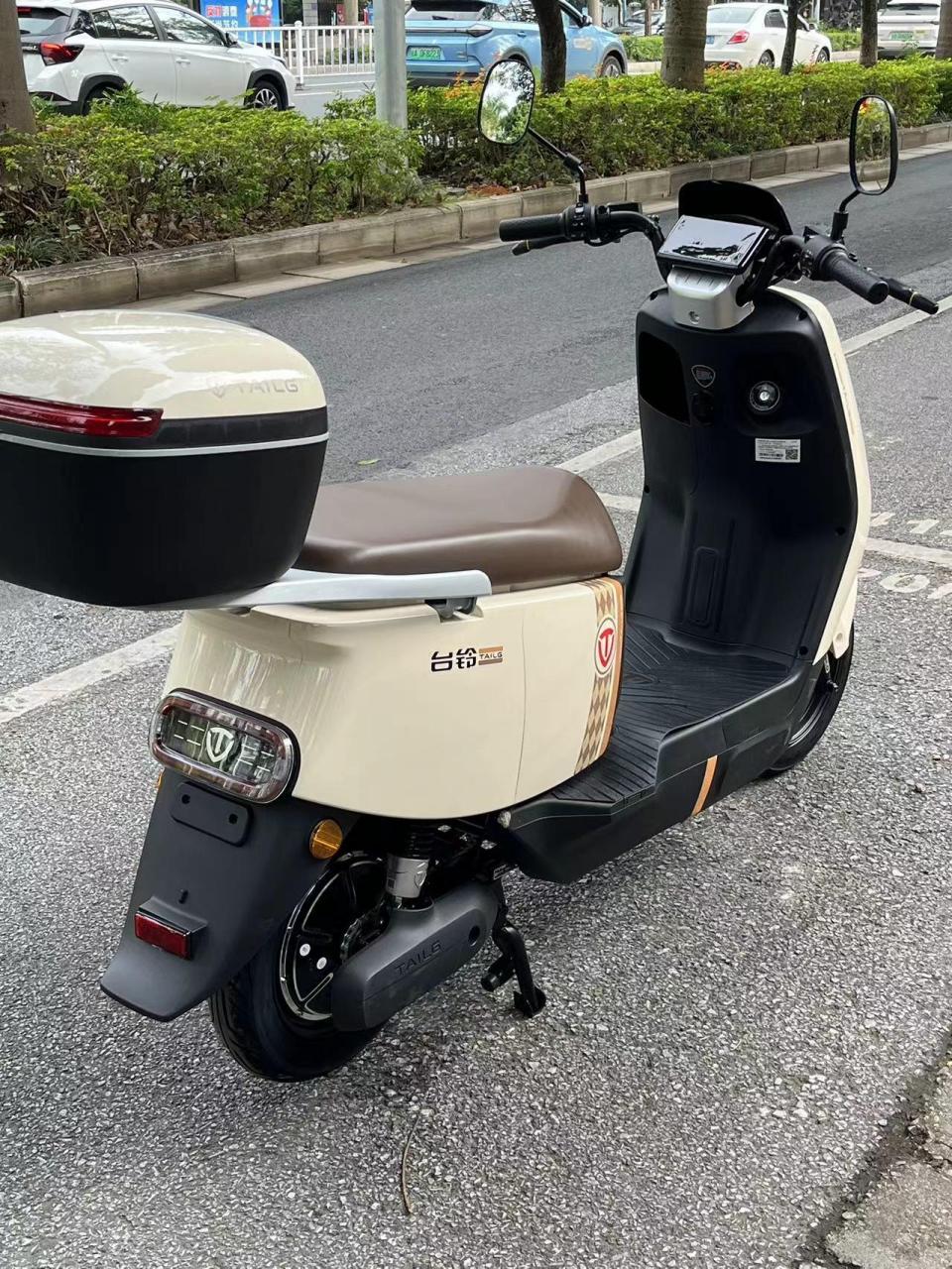 台铃3000左右唯一一款双碟刹的电动车,搭载的是72v电瓶,续航80-100