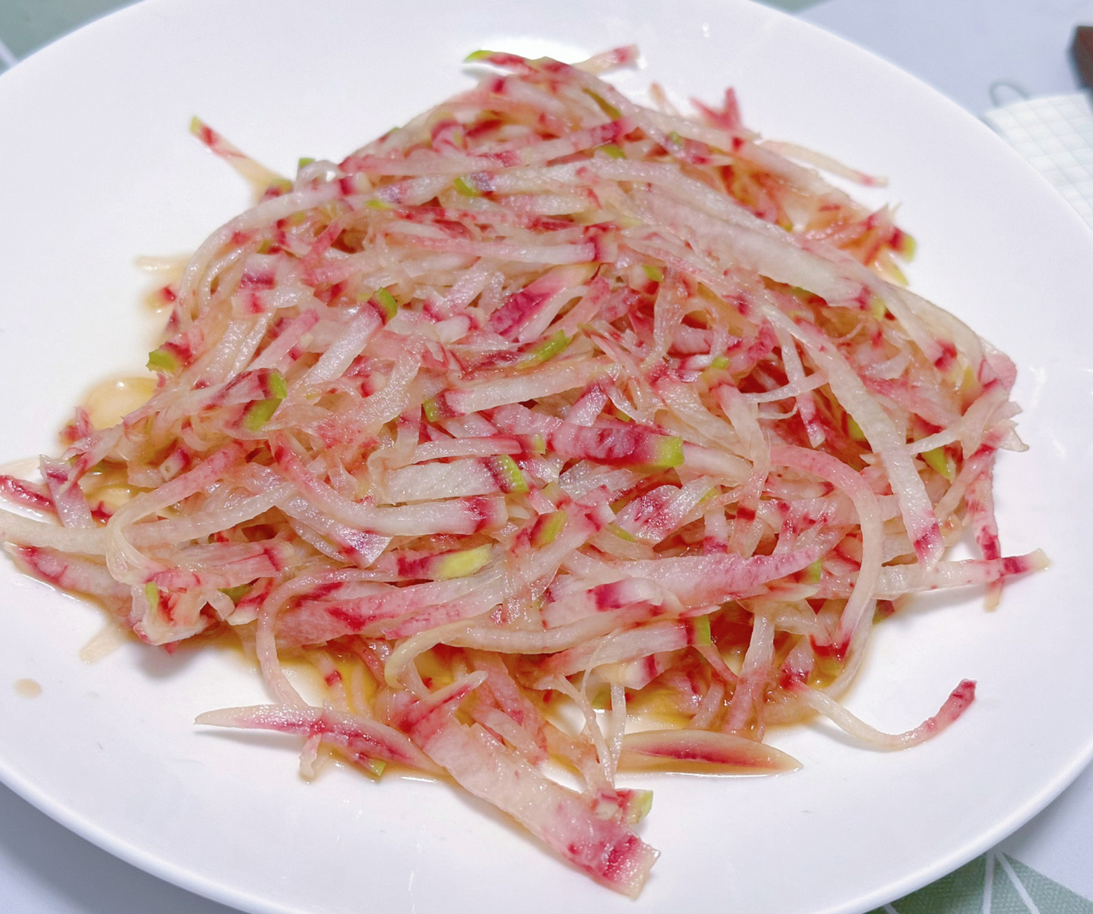 糖醋凉拌萝卜丝～酸甜可口 过年荤菜吃太多,来盘凉拌萝卜清爽一下吧!