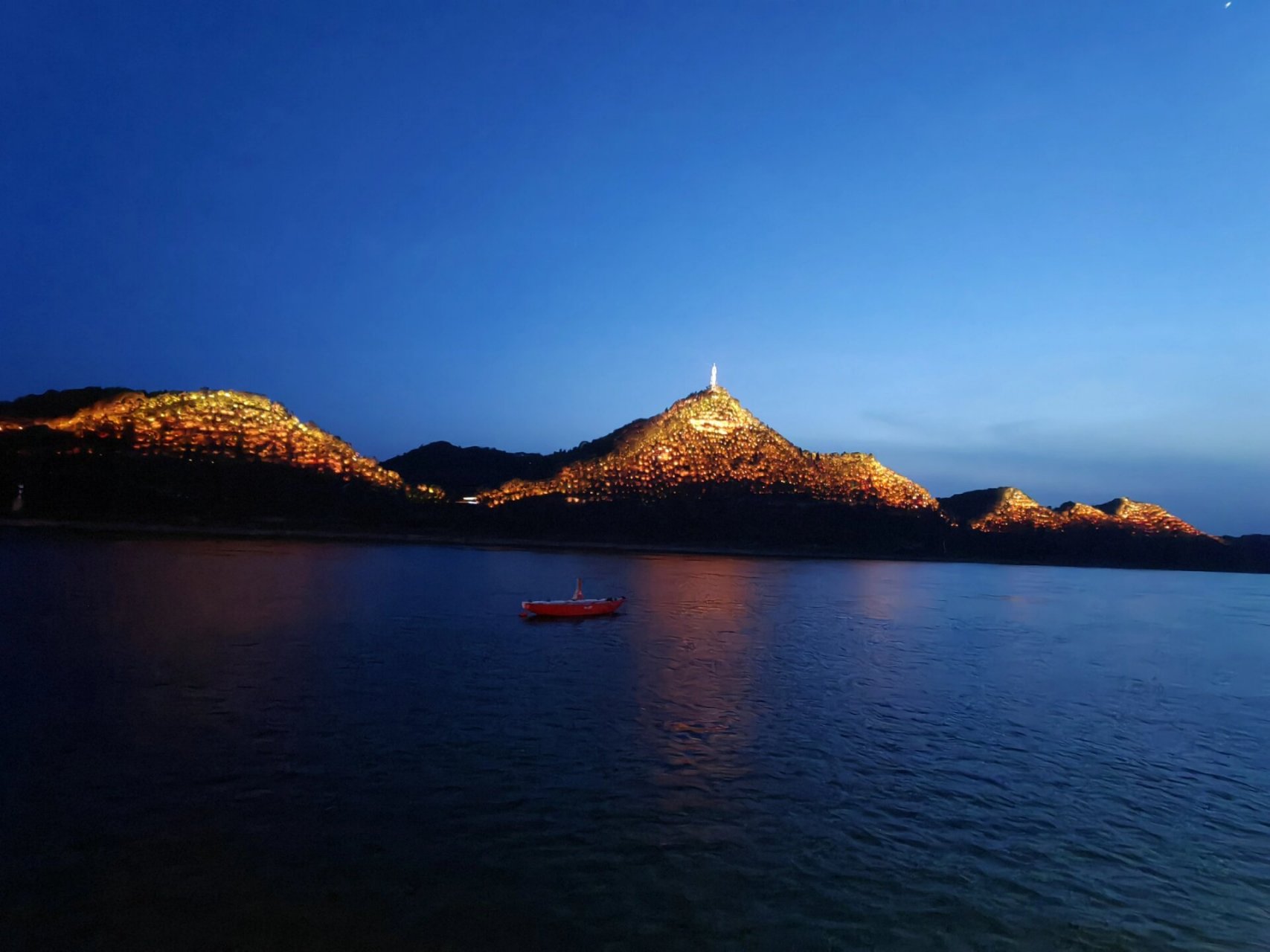 夜游长江三峡 长江三峡夜景真是美 随手一拍都可以当背景墙