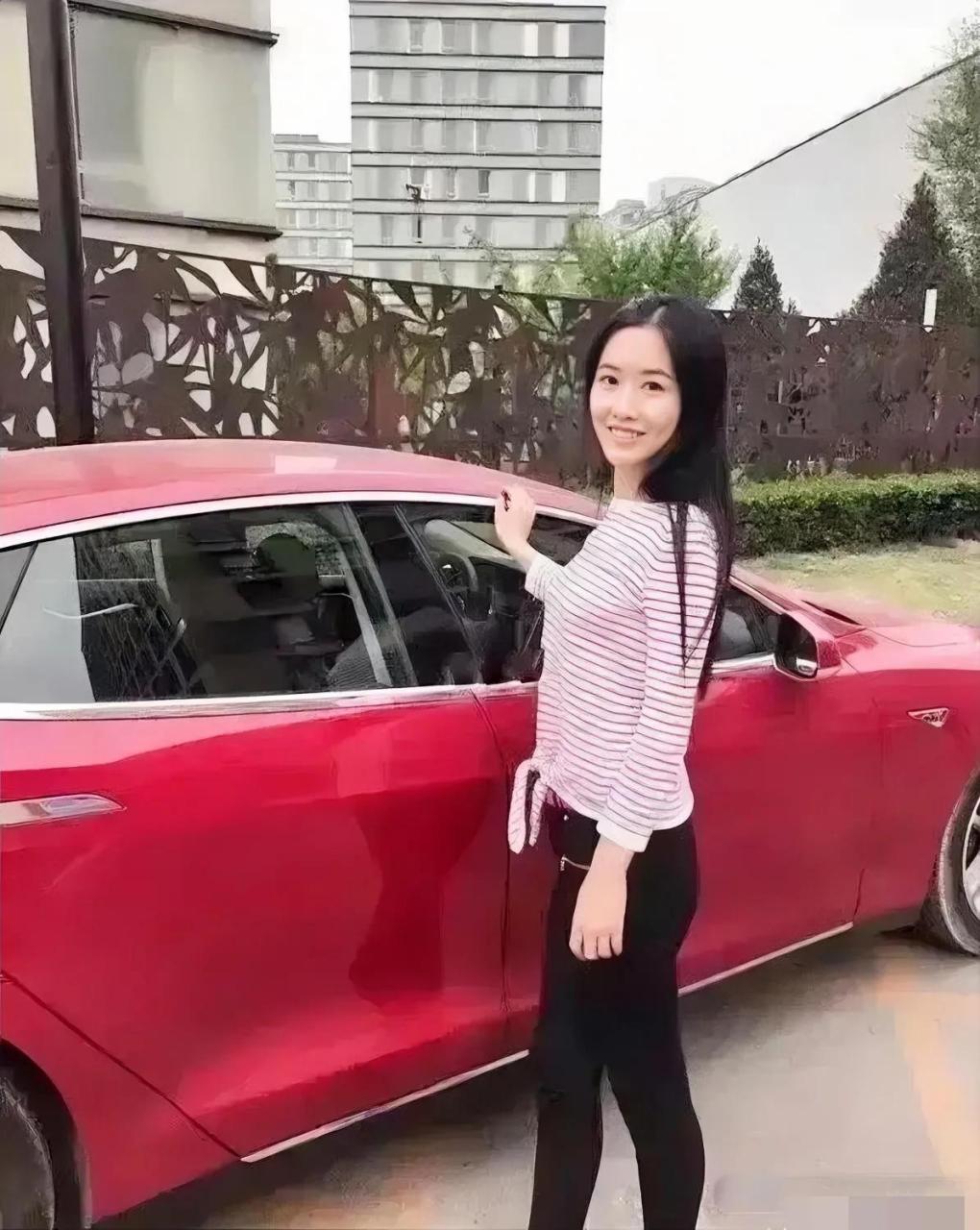 翟欣欣案一审宣判 翟欣欣退还苏享茂家属现金,汽车共近千万,撤销翟