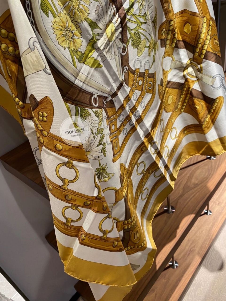 9801爱马仕丝巾花卉系列aux champs 98主题:aux champs|设计师