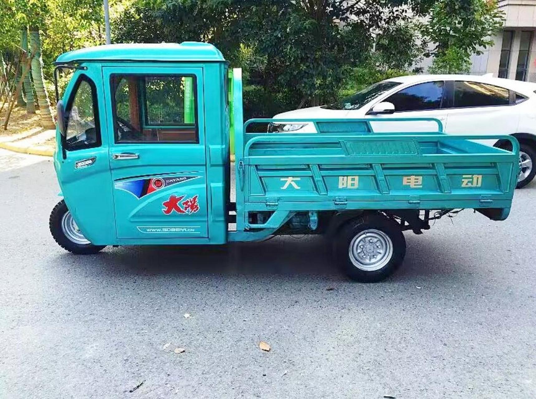 九成新2米的方向盘大阳半封闭式电动三轮车    车况很好,新车原价买的