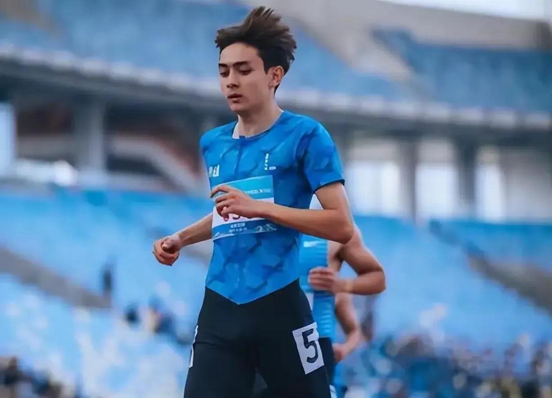 艾力西尔-吾买尔,这名来自新疆的巴郎子,确实是了不起,他虽然只有18岁