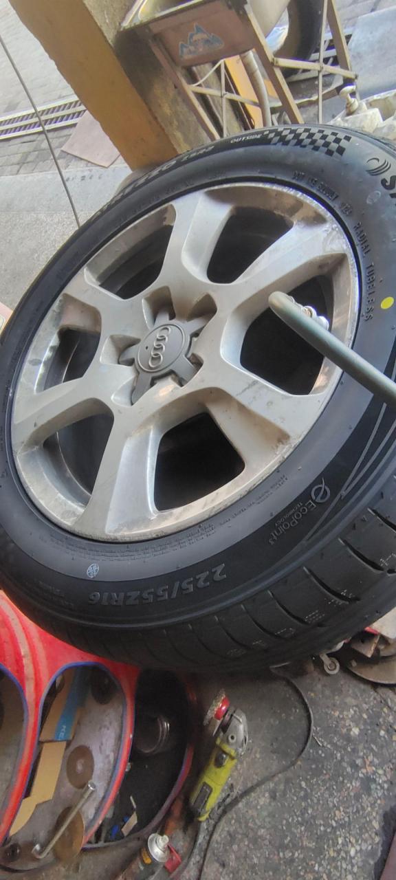 奥迪a4l,米胖子轮胎,改用国产高端赛轮液体黄金系列轮胎!