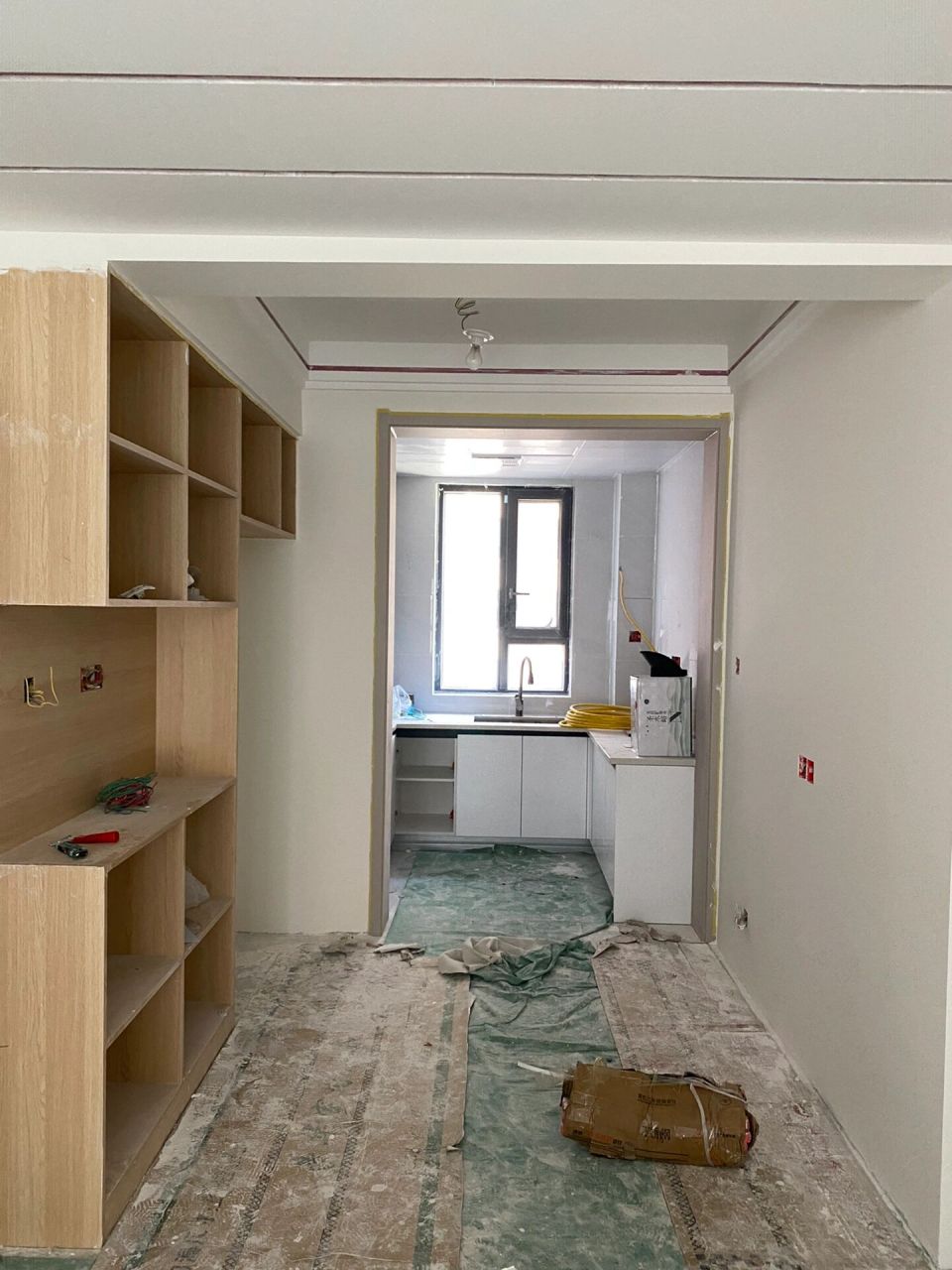 油漆工结束了,全屋刷的晨阳水漆珍珠白,这是大家喜欢的乳胶漆肌栏感